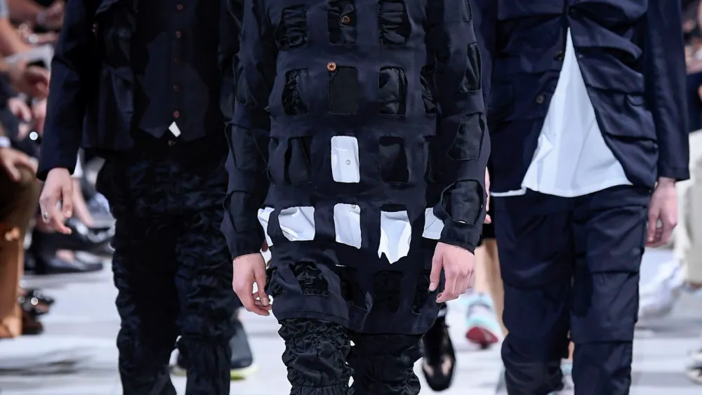 Pull Comme Des Garcons The Perfect Blend of Luxury Fashion and Streetwear Style