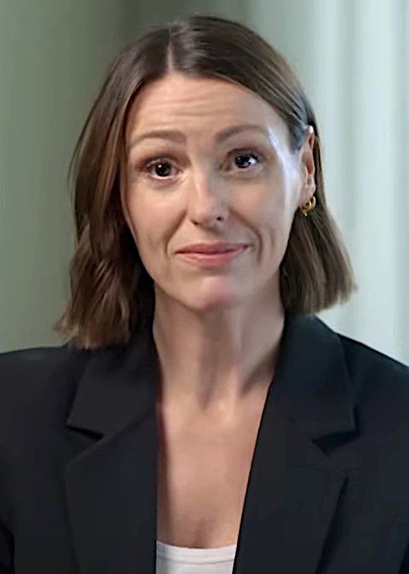 Suranne Jones posing for a portrait in 2023